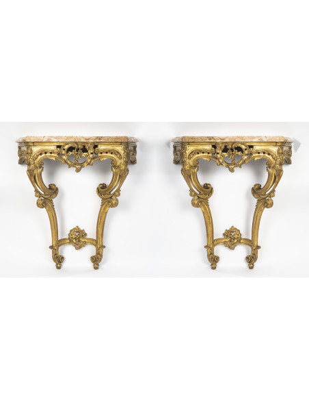 Rare paire de consoles d'appliques en bois doré de style Louis XV (1724-1774), d'époque Napolon III, XIXème siècle.