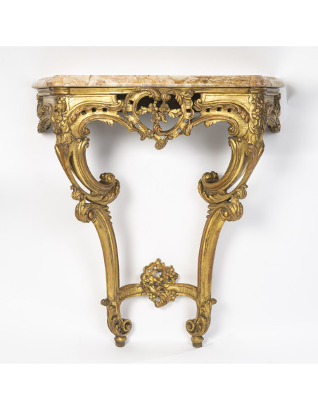 Rare paire de consoles d'appliques en bois doré de style Louis XV (1724-1774), d'époque Napolon III, XIXème siècle.