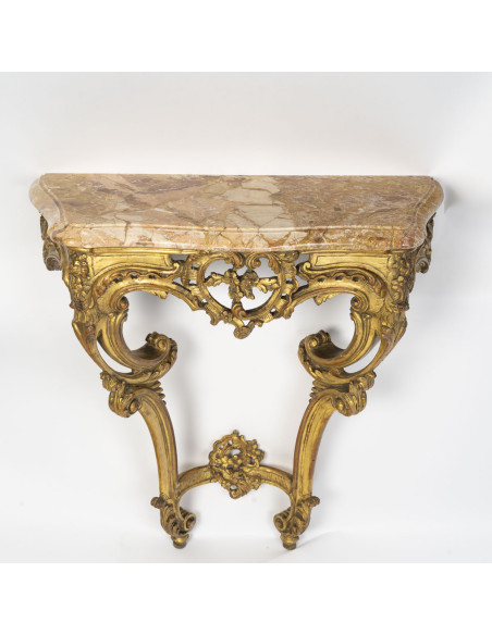 Rare paire de consoles d'appliques en bois doré de style Louis XV (1724-1774), d'époque Napolon III, XIXème siècle.