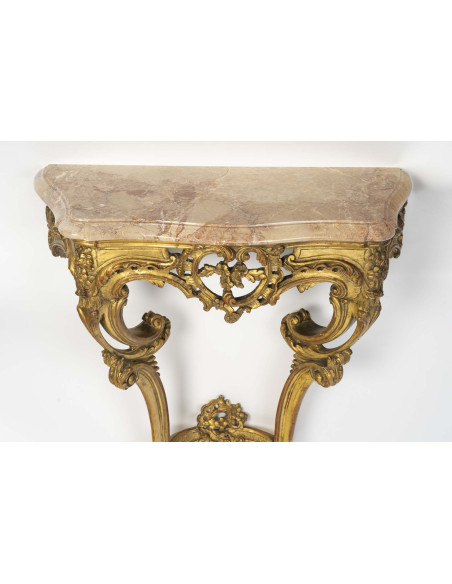 Rare paire de consoles d'appliques en bois doré de style Louis XV (1724-1774), d'époque Napolon III, XIXème siècle.