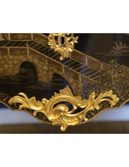 Commode à decor de la chine XIXéme siècle