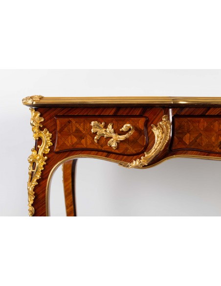 Bureau de style Louis XV d'époque Napoléon III (1848 - 1870).  XIXème siècle.