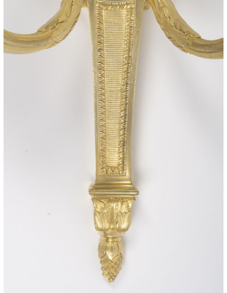 Paire d'appliques en bronze doré de style Louis XVI, d'époque Napoléon III. XIXème siècle.