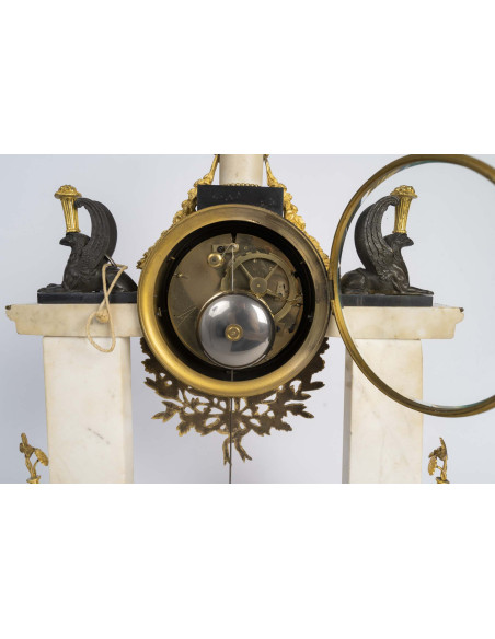 Pendule portique d'époque Louis XVI . XVIIIème siècle.