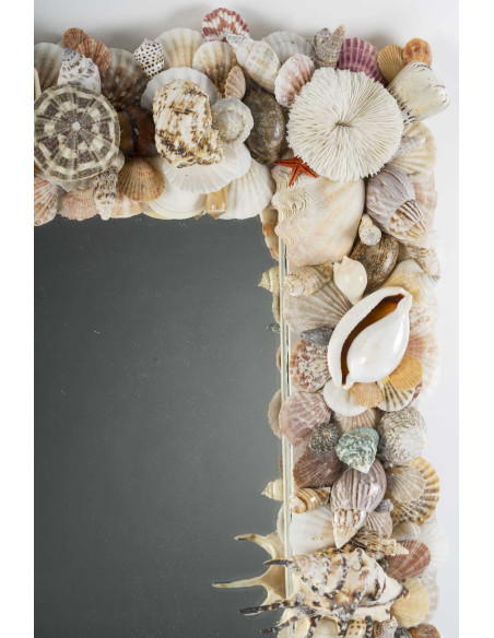 Exceptionnel miroir à décor de coquillage.XXéme siècle.