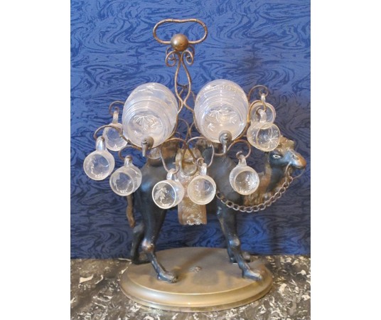 Cave à liqueur en forme de...