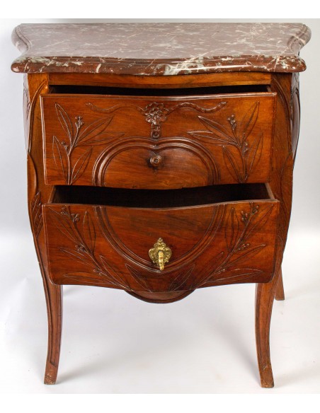 Commode provençale d'époque Louis XV (1724 - 1774). XVIIIème siècle.