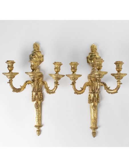 Paire d'appliques de style Louis XVI.  XIXème siècle.