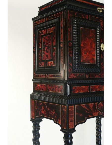 A Flemish cabinet. 17th century.