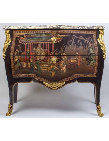 A Napoleon III period (1848 - 1870) commode. 19th century.