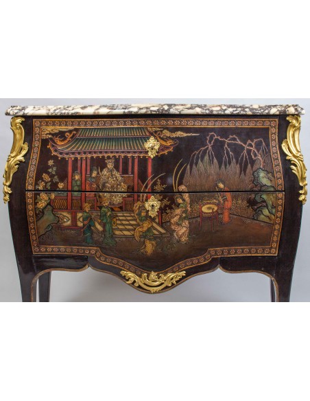 A Napoleon III period (1848 - 1870) commode. 19th century.