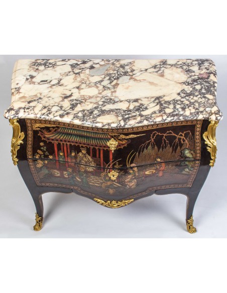 A Napoleon III period (1848 - 1870) commode. 19th century.