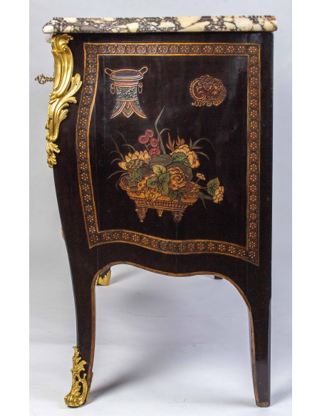 A Napoleon III period (1848 - 1870) commode. 19th century.