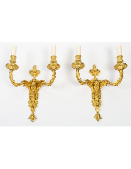 Paire d'appliques de style Louis XVI.  XIXème siècle.